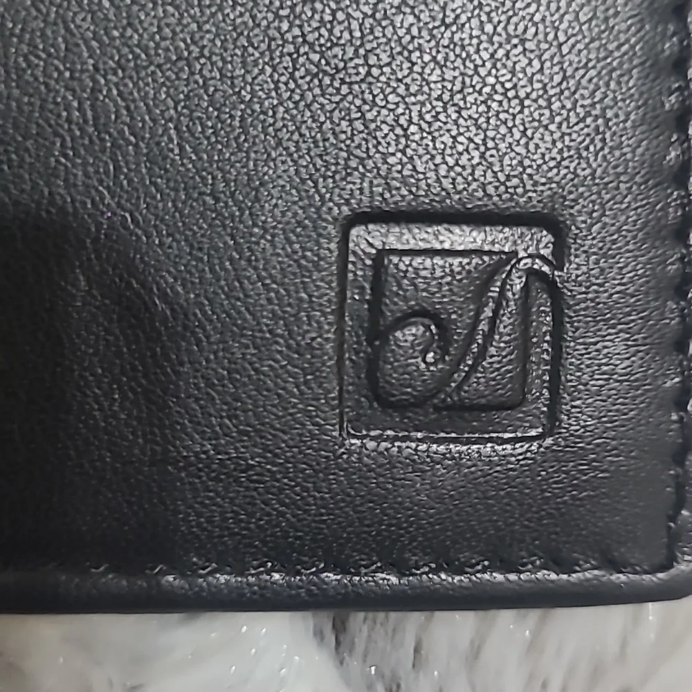 4/$25 Stone Mountain Genuine leather Wallet ..has RFID signal blocker..Theft NWT